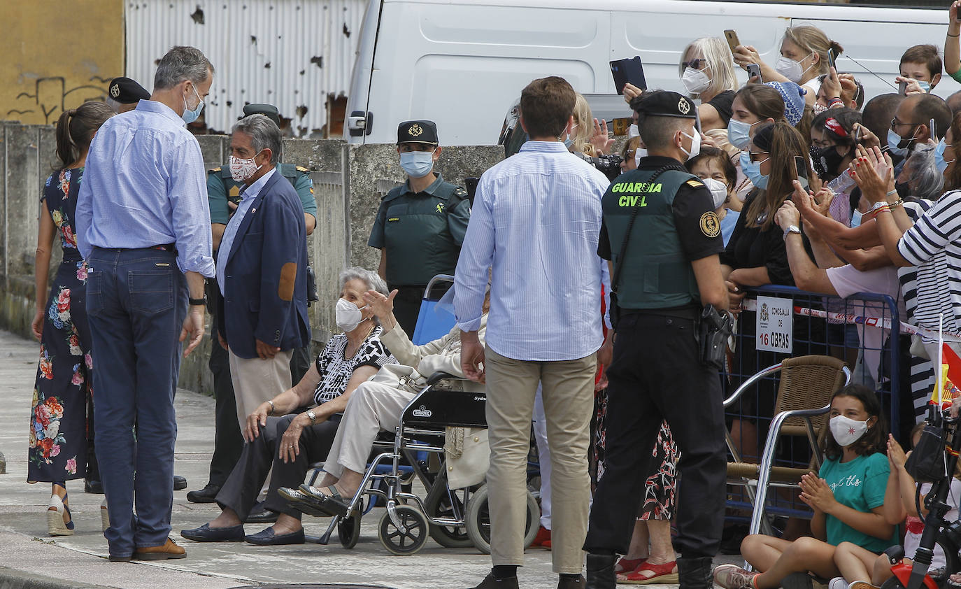 Fotos: Felipe y Letizia, entre rederas y anchoas en Santoña