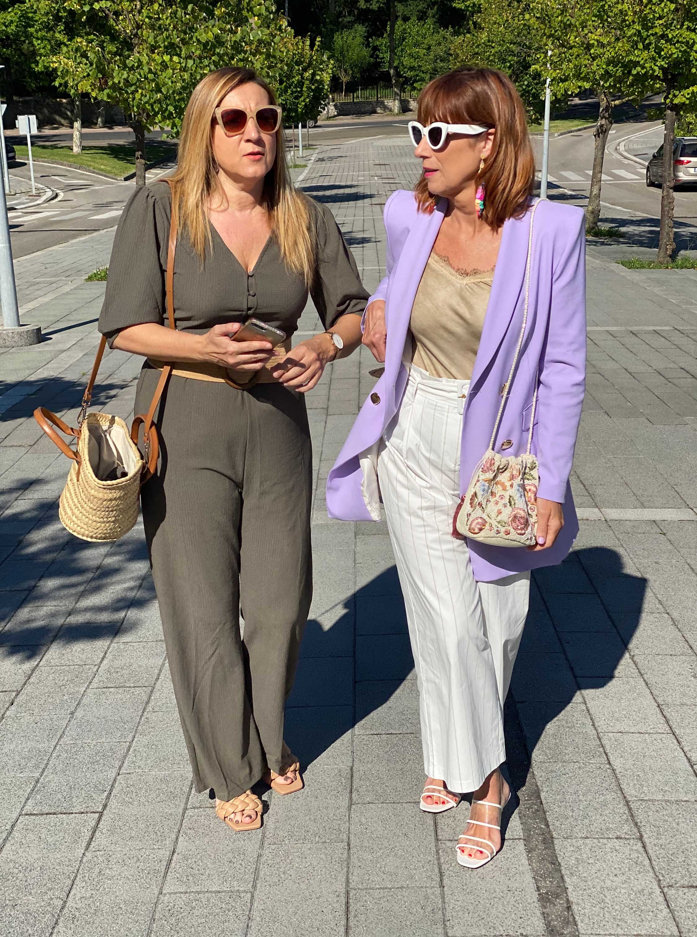 Las expertas en moda cuentan con proyectos indivuales en Instagram, donde muestran sus looks más cotidianos y de eventos (@rosaamelgar y @gemabrujuladeestilo), al tiempo que comparten cuenta con sus estilismos a dúo (@dos._styles).