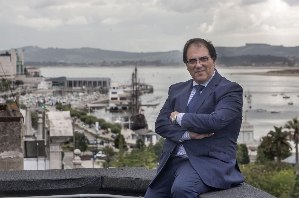 José González Payno, en la sede de LoGOs en Santander. 