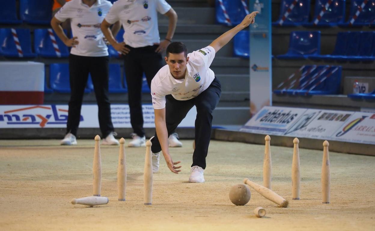 Peñacastillo refuerza su liderato tras pasar por encima de La Rasilla