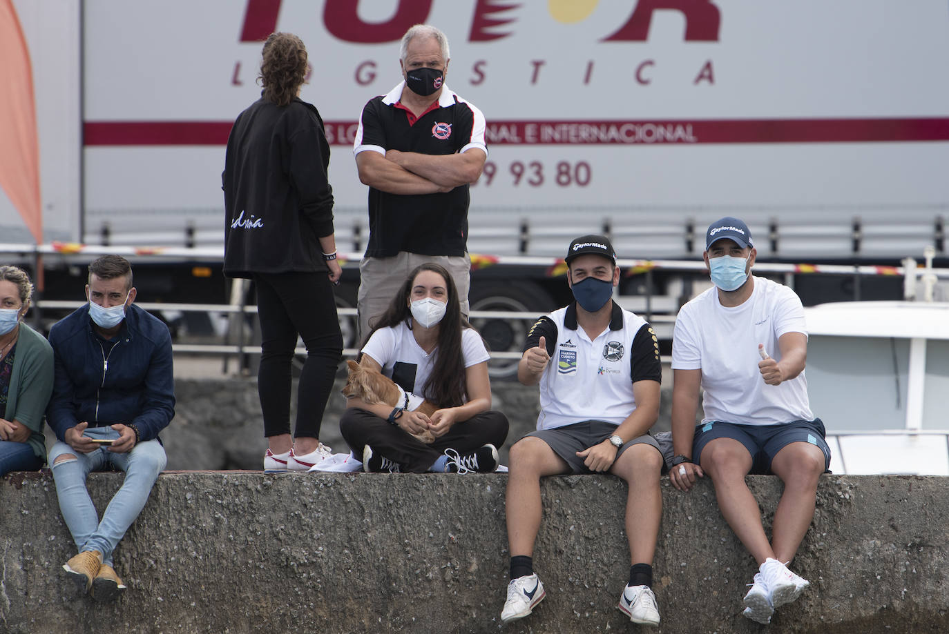 La trainera cántabra no pudo refrendar ante sus aficionados el éxito cosechado el pasado sábado al colarse en la tanda de honor del Nacional y tuvo que conformarse con el cuarto puesto