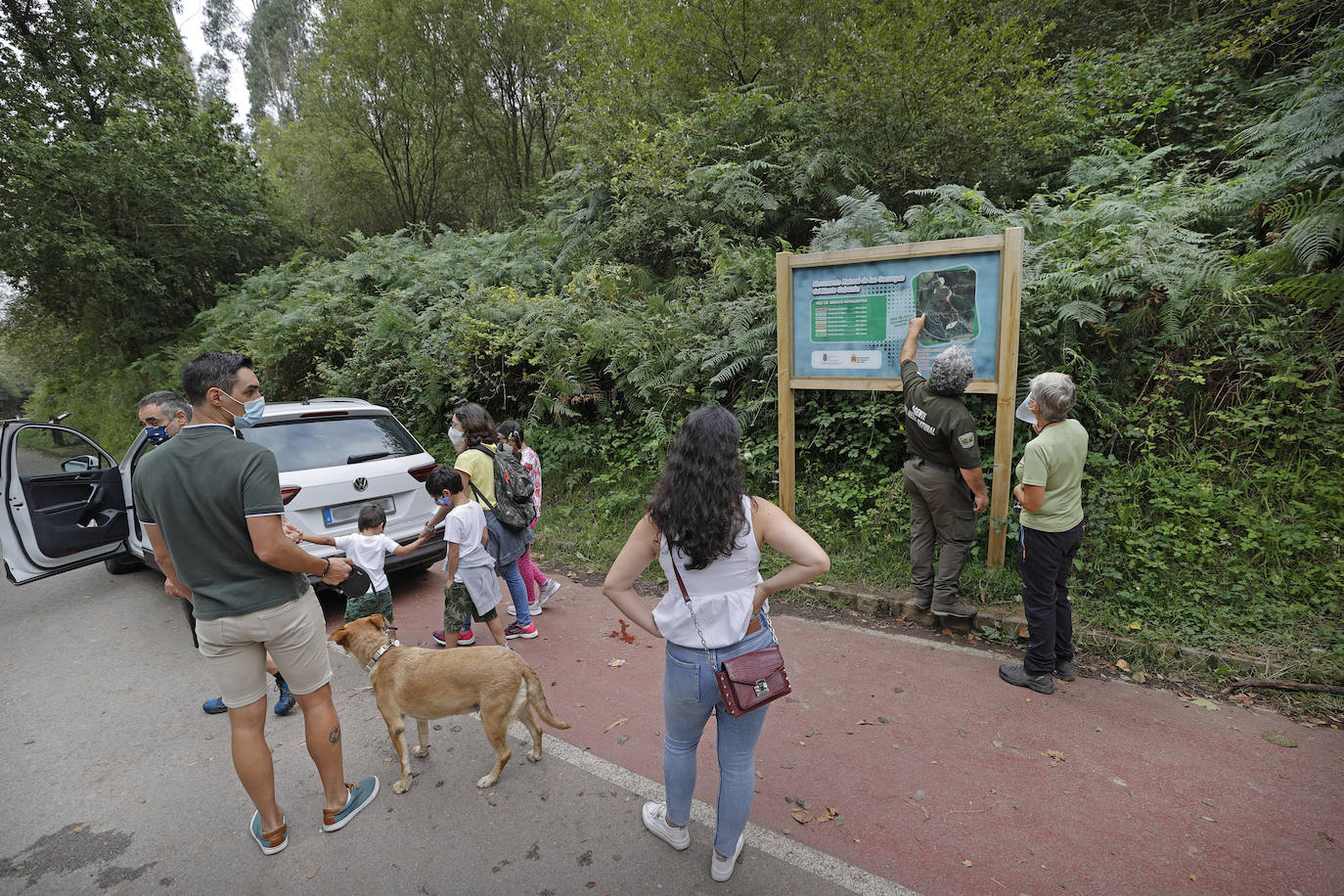 Fotos: Los vándalos roban las señales de las sendas del entorno del Bosque de las Secuoyas