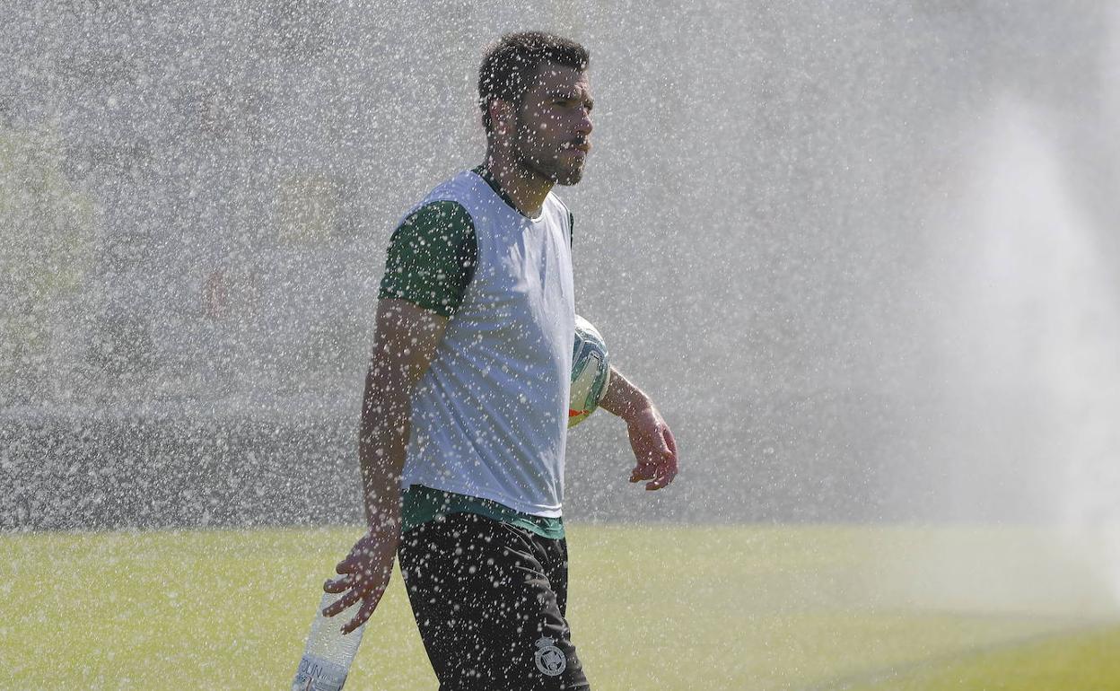 Jon Ander será uno de los quince jugadores que arranque el próximo lunes. 