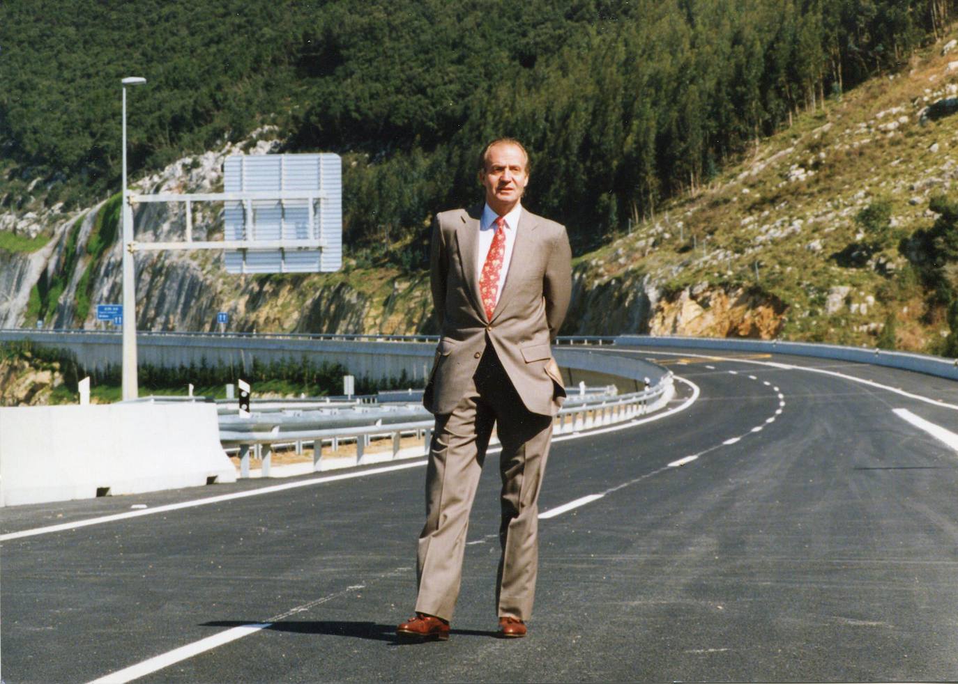 En 1995, Juan Carlos I asistió a la inauguración de la Autovía del Cantábrico.