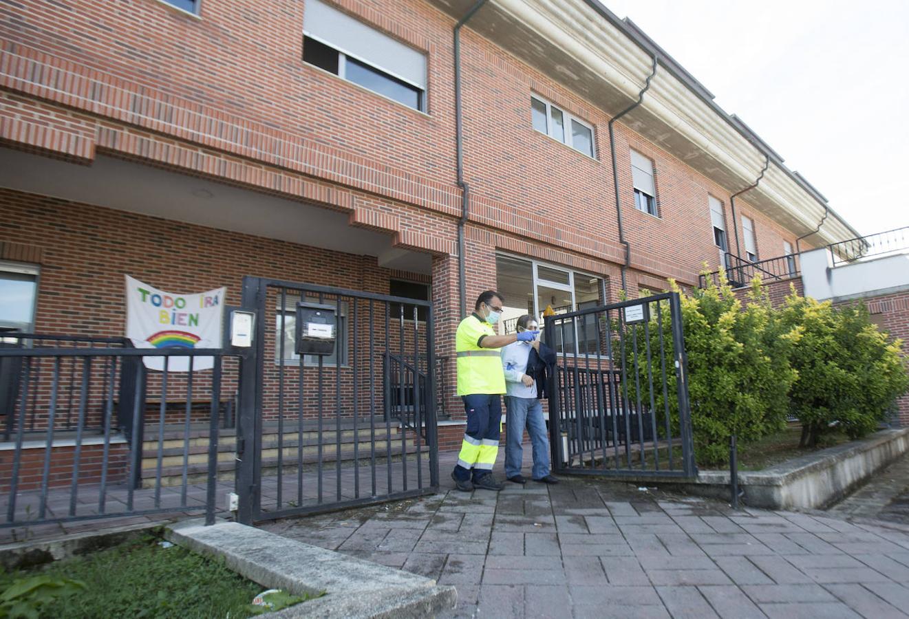 Fotos: Cerrada a cal y canto la residencia de mayores de Liencres