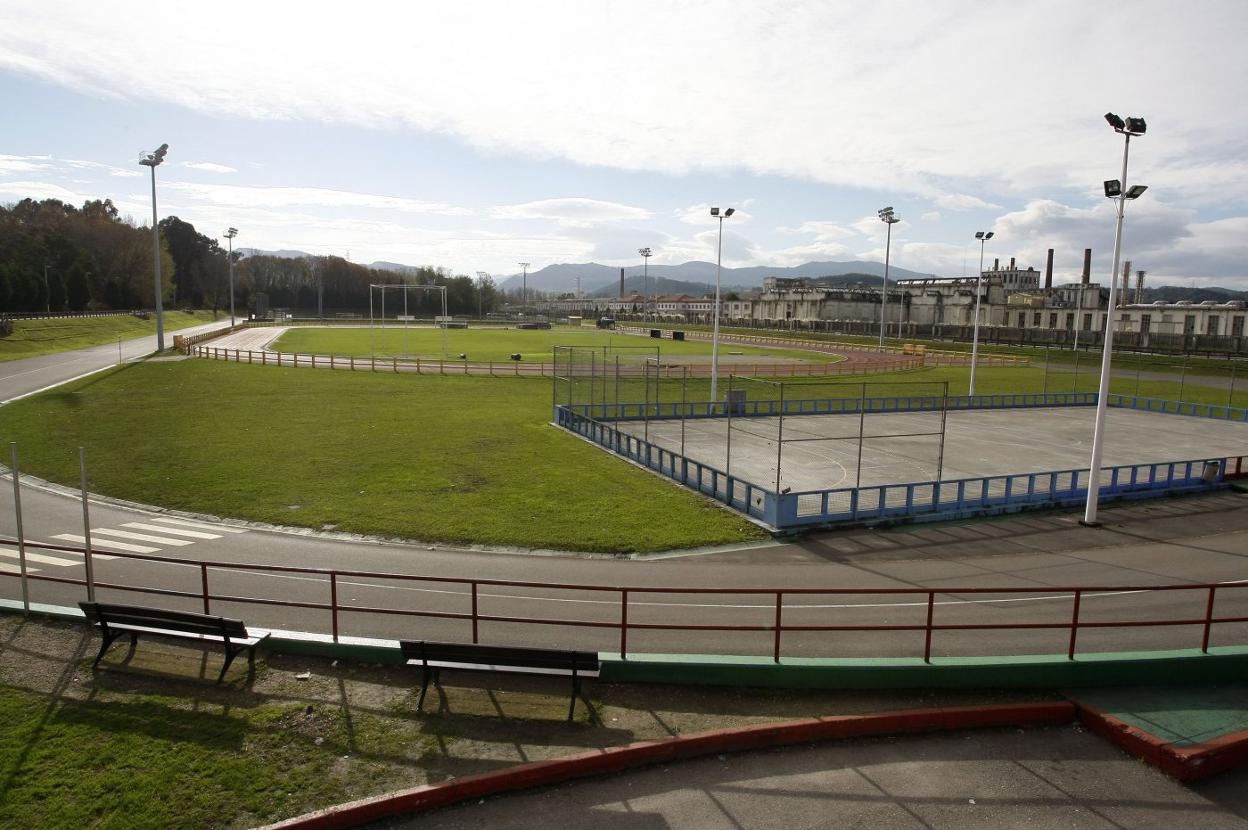  Instalaciones del complejo deportivo Óscar Freire, con velódromo, pista de atletismo, cancha de hockey y campos de fútbol. luis palomeque