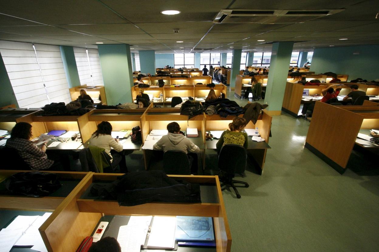 Interior de la Biblioteca de la UC 'Emilio Botín'.