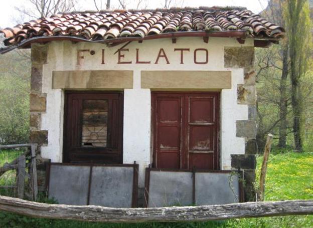 Uno de aquellos populares e impopulares 'fielatos', ubicado en Camasobres (Palencia).