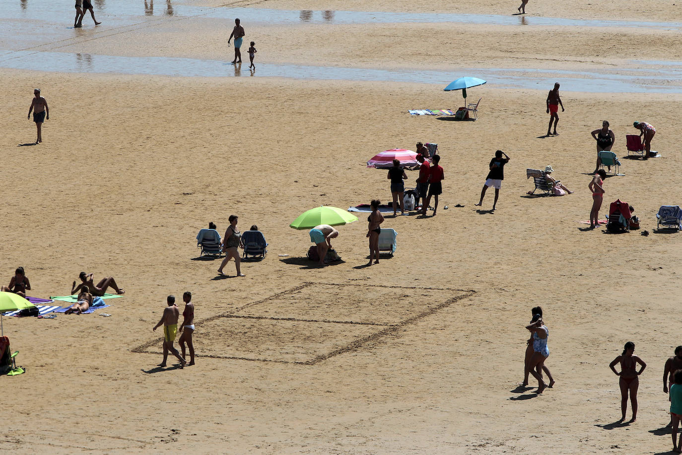 Fotos: Sin colas ni aglomeraciones para ir a las playas de Santander en autobús