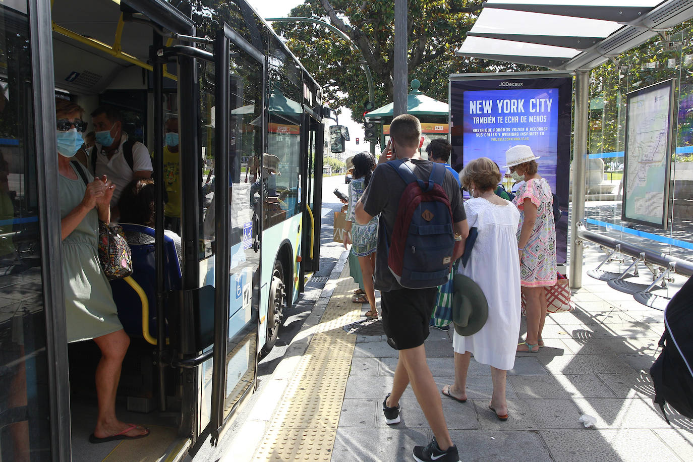 Fotos: Sin colas ni aglomeraciones para ir a las playas de Santander en autobús