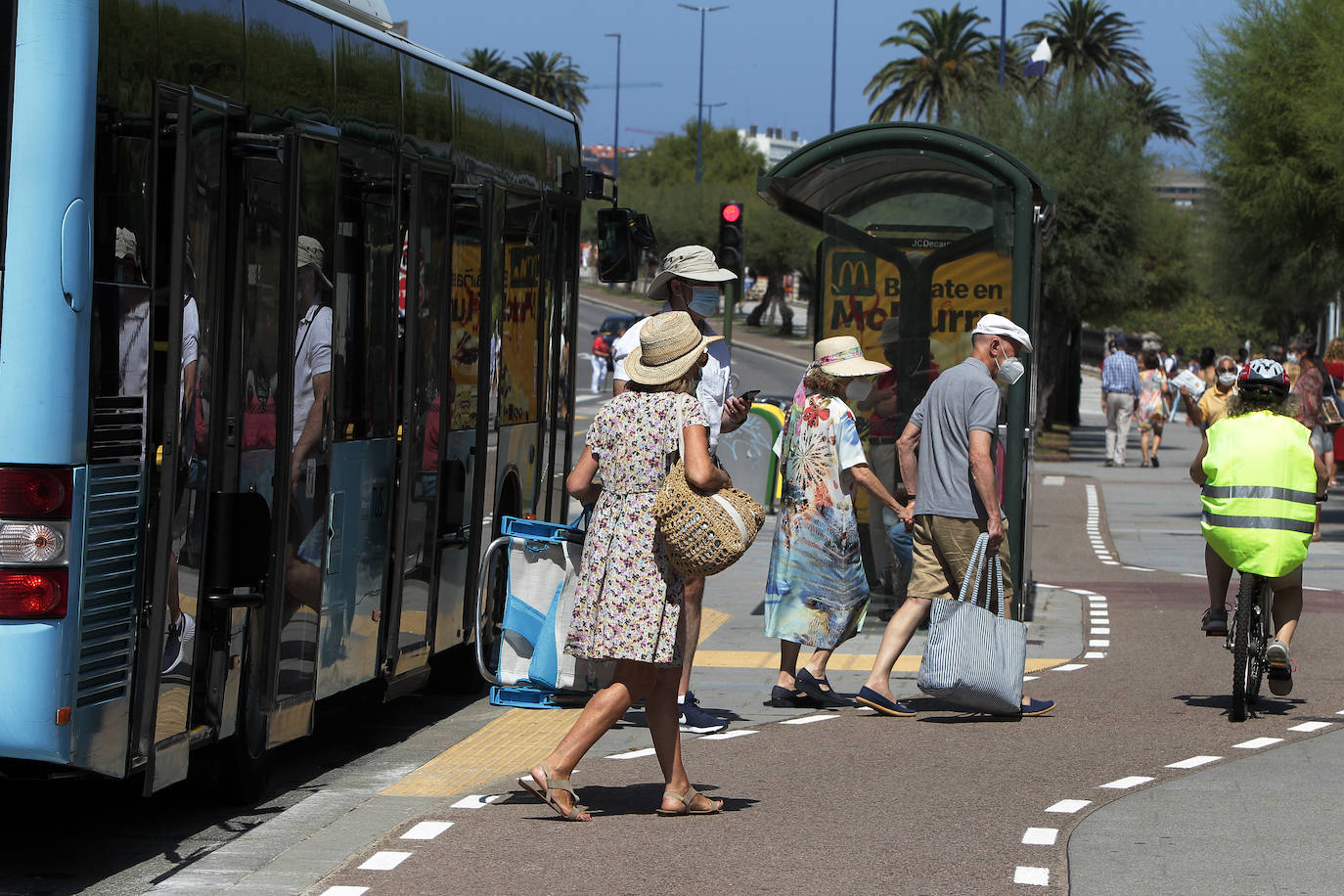 Fotos: Sin colas ni aglomeraciones para ir a las playas de Santander en autobús