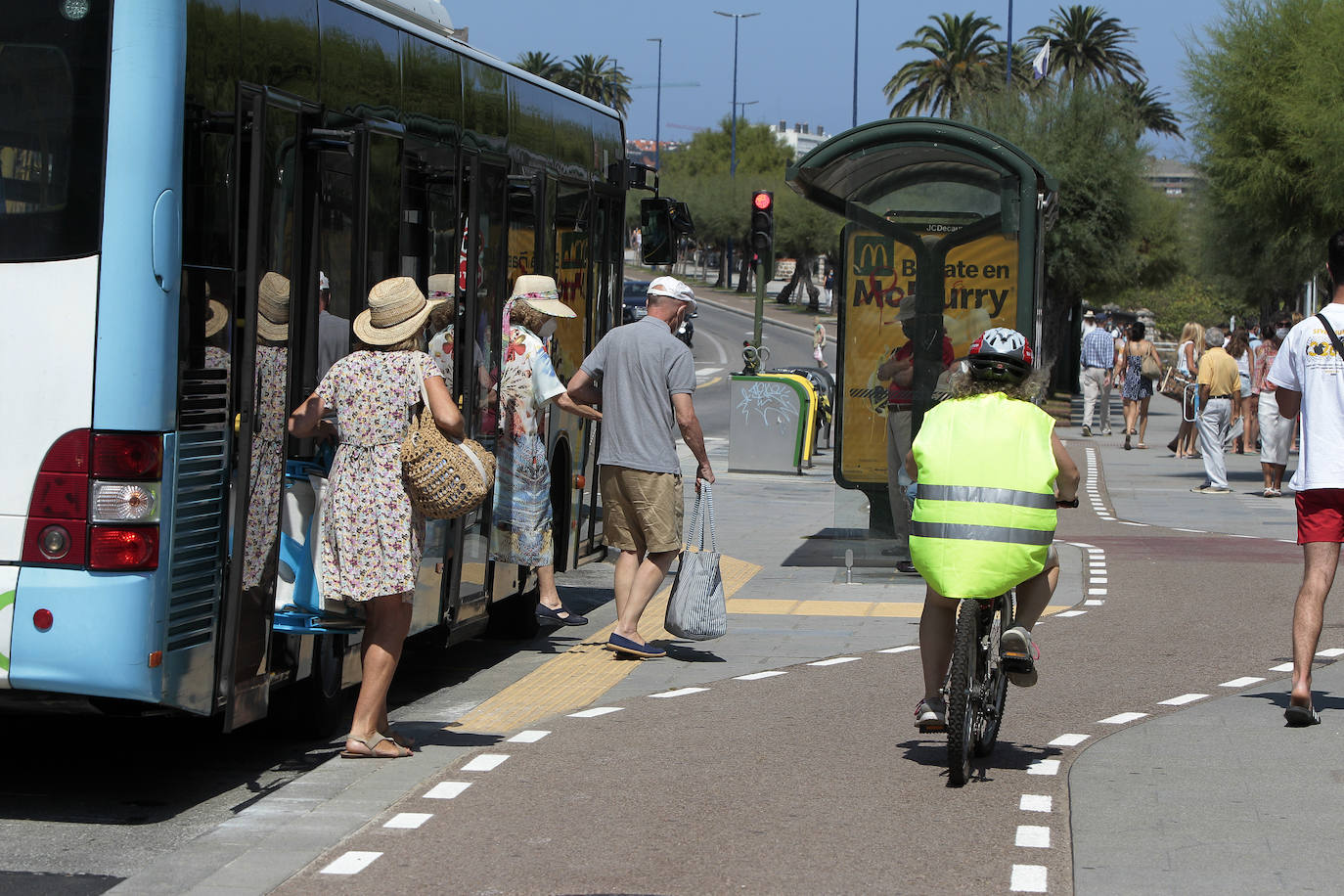 Fotos: Sin colas ni aglomeraciones para ir a las playas de Santander en autobús