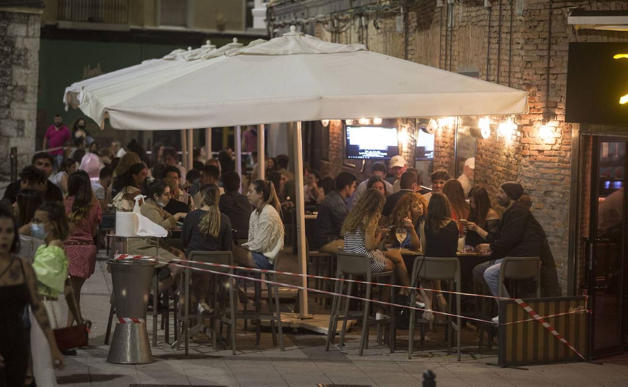 Santander respalda al Gobierno con el horario de cierre del ocio nocturno