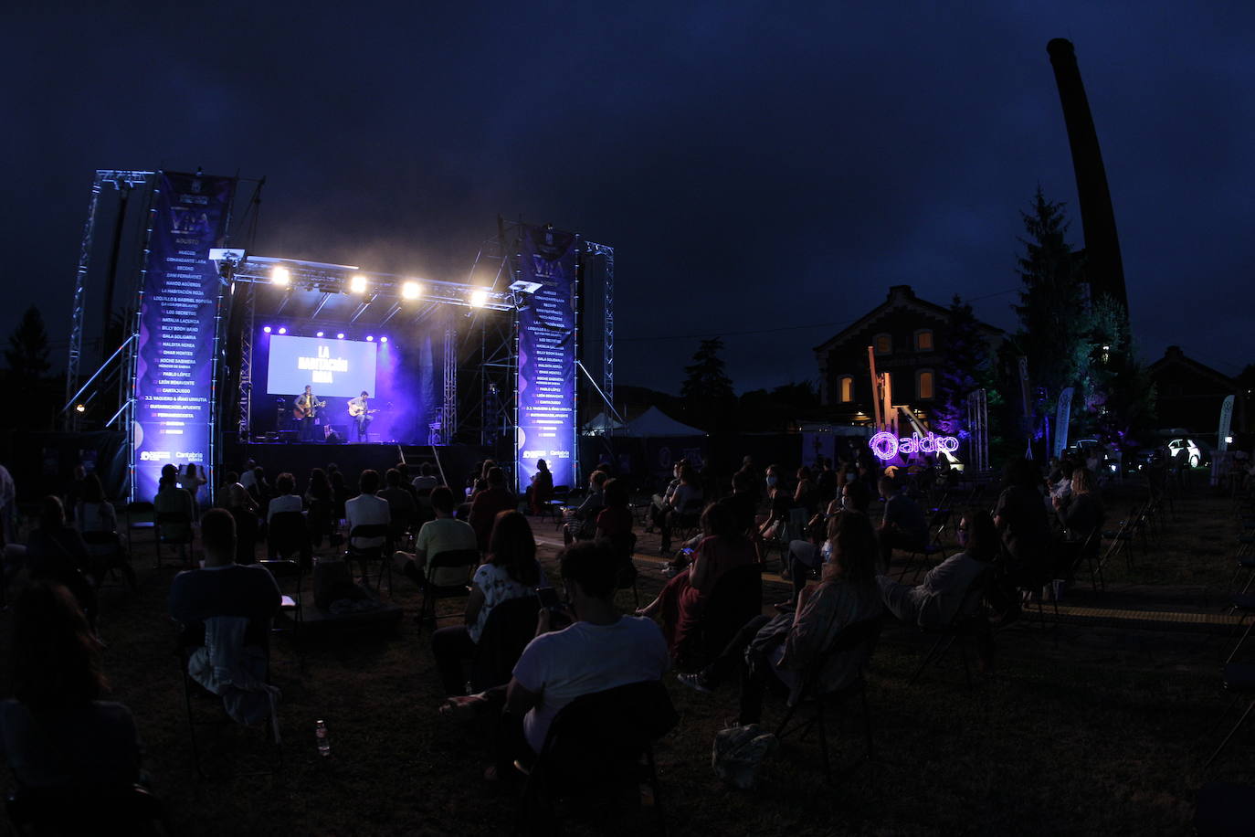 Fotos: Una noche en el sofá de La Habitación Roja en Torrelavega