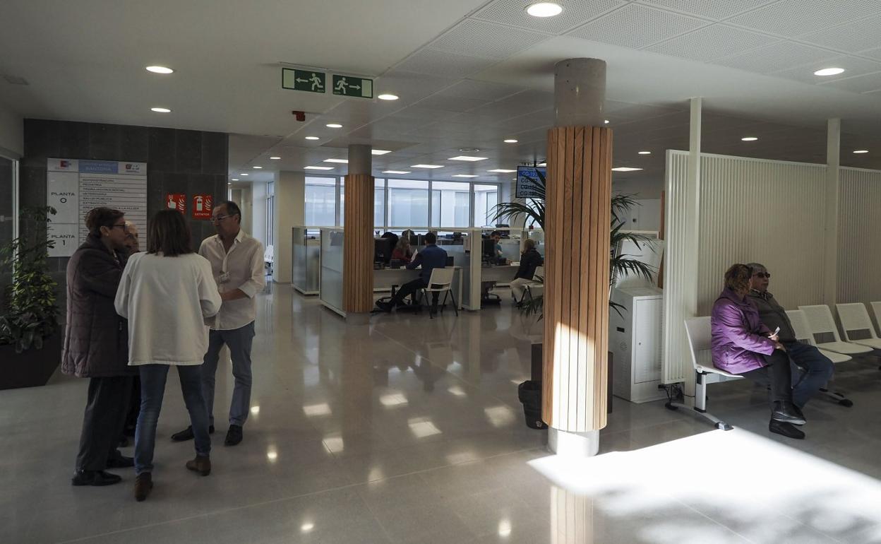 Una de las salas de espera del centro de salud de Santoña. 