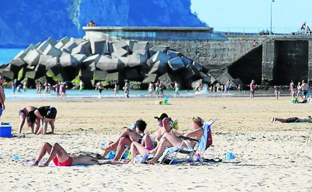 La playa se ha convertido este verano en el principal reclamo turístico.