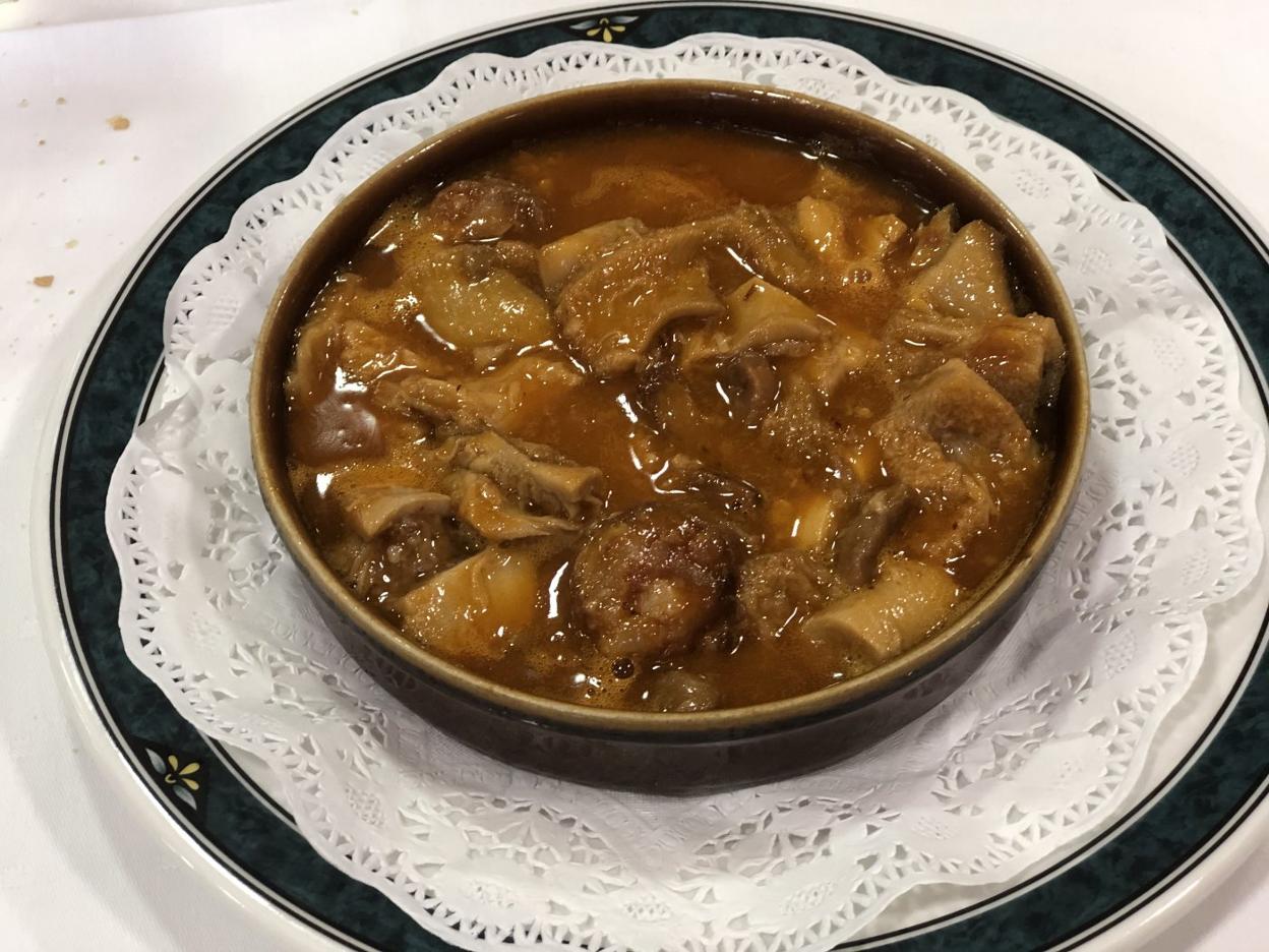 Callos de vacuno caseros, una de las especialidades de la casa