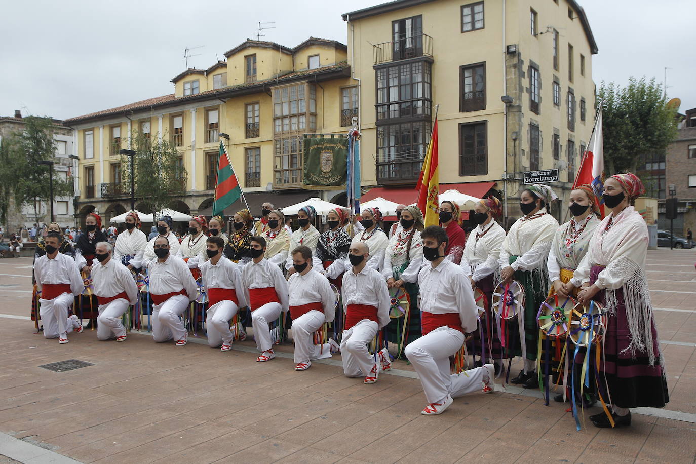 Doscientas personas llenaron el aforo limitado del templo durante la misa en honor a la Virgen Grande