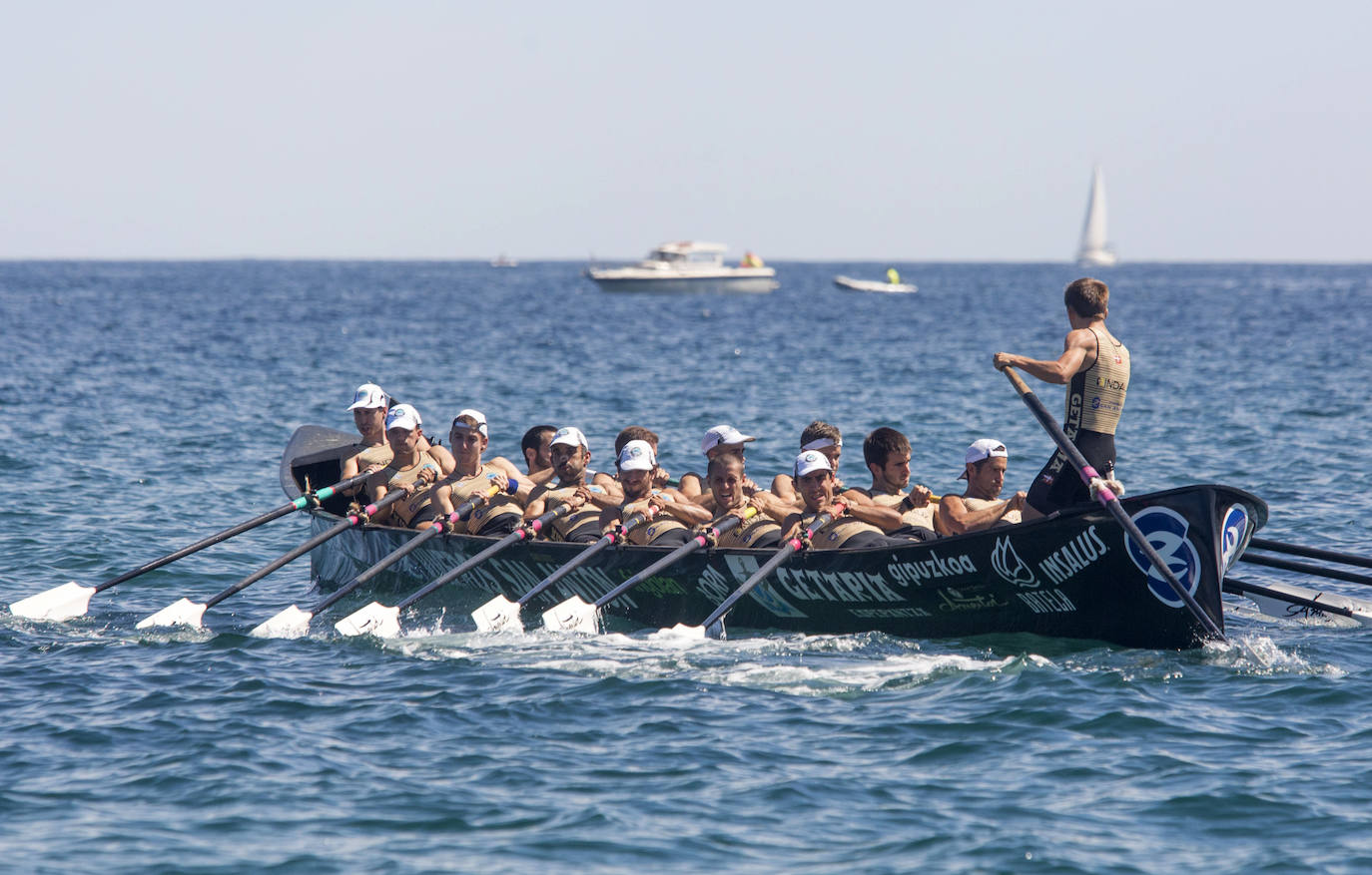 Fotos: &#039;La Pedreñera&#039; se impone en la Bandera Marina de Cudeyo