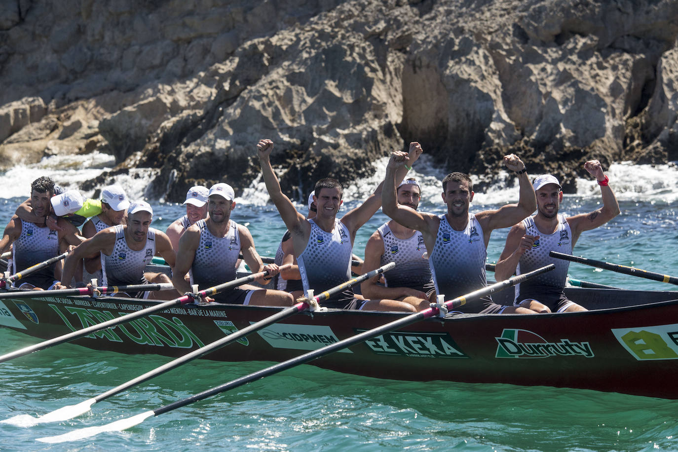Fotos: &#039;La Pedreñera&#039; se impone en la Bandera Marina de Cudeyo