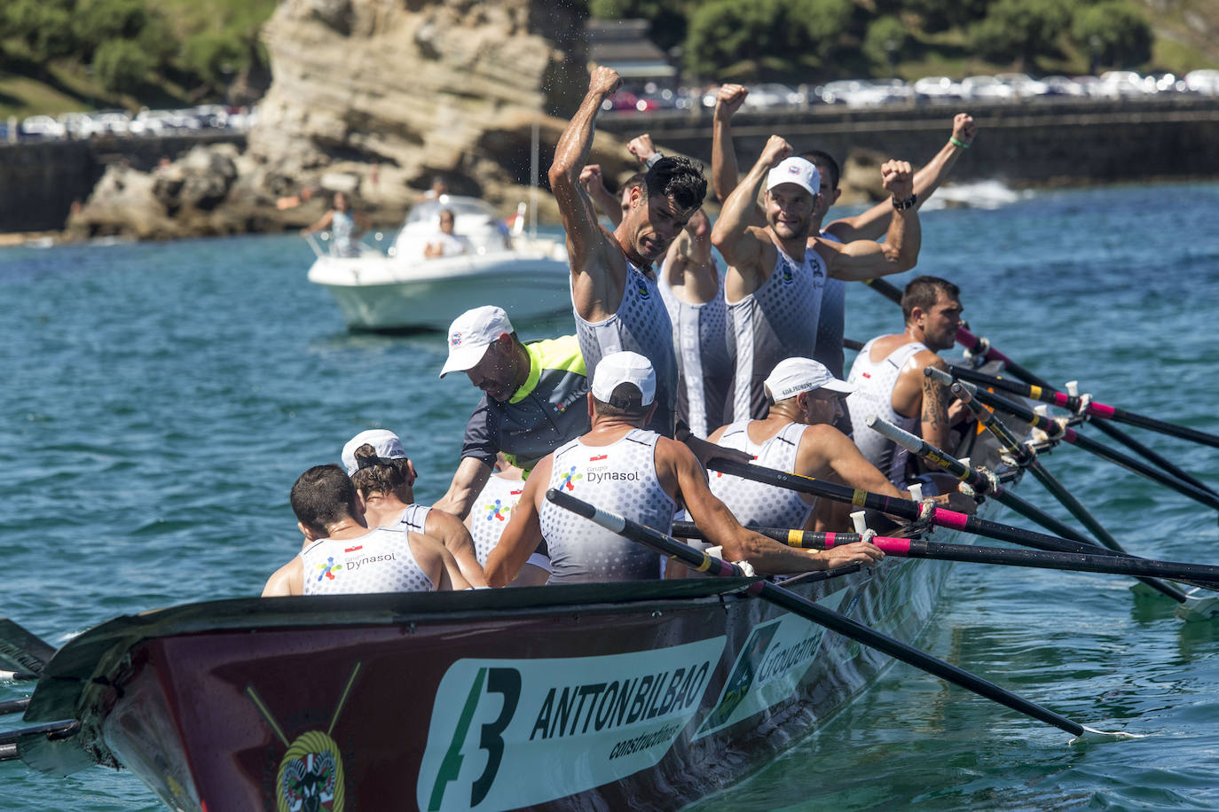 Fotos: &#039;La Pedreñera&#039; se impone en la Bandera Marina de Cudeyo