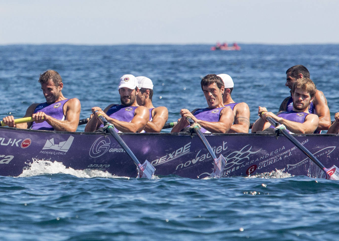 Fotos: &#039;La Pedreñera&#039; se impone en la Bandera Marina de Cudeyo