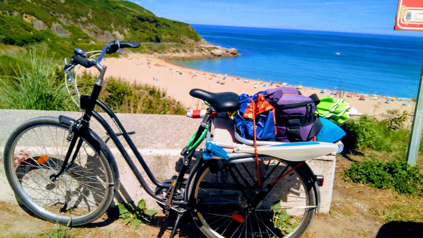 «Estoy en la playa Usgo, en Cantabria. Este año me he quedado en casa. El mejor sitio donde se puede estar de vacaciones es en Cantabria».