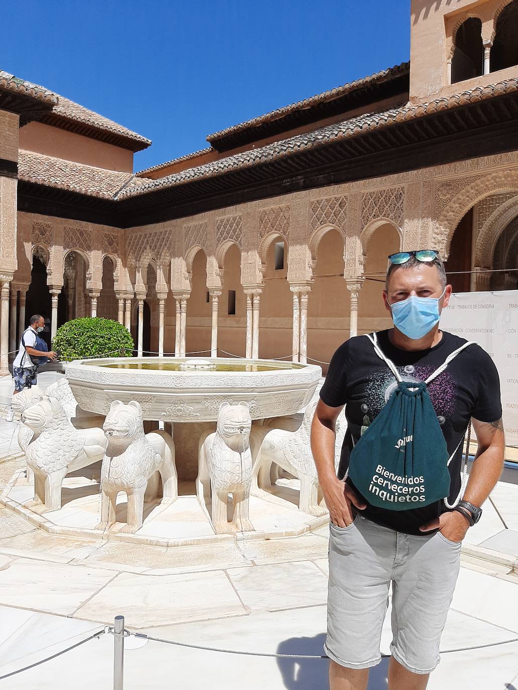 «De vacaciones en Granada y, como no, con visita a la Alhambra con todas las medidas sanitarias posibles».