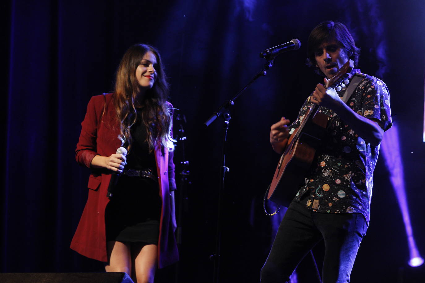 Los artistas locales Fonso Blanco, Abel Revuelta y El artista oportunista (David Van Bylen y Piloshka) actuaron en las fiestas de la Virgen Grande de la ciudad a beneficio de la Asociación Montañesa de Ayuda al Toxicómano