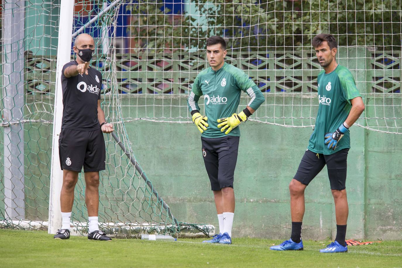 Fotos: El Racing cumple su primer entrenamiento a las órdenes de Javi Rozada