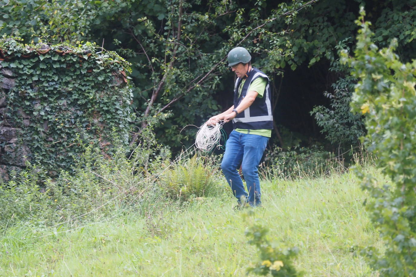 Los Tédax de la Guardia Civil recibieron la llamada de alerta de un grupo de espeleólogos que examinaban una gruta inexplorada cercana a Coventosa 