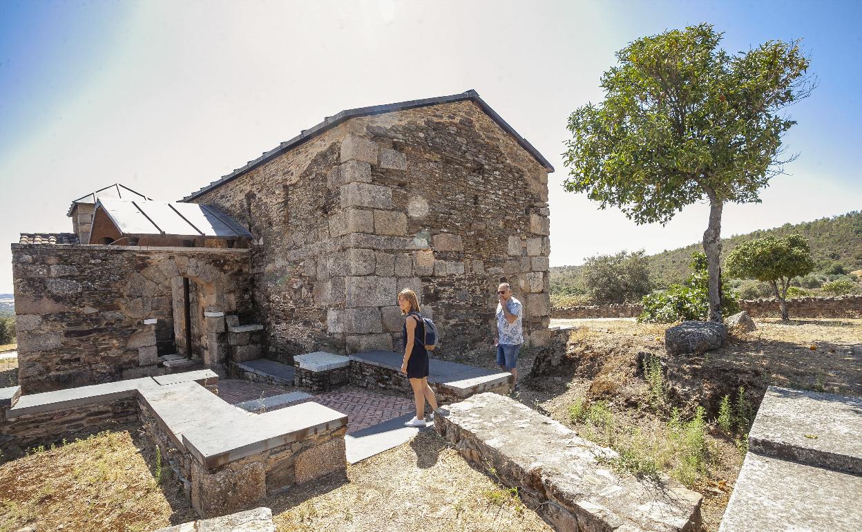 Iglesia prerrománica de Santa Lucía del Trampal, en Alcuéscar (Cáceres) 