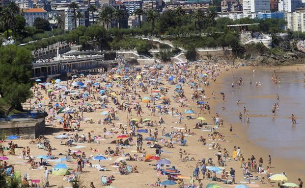 El consejero de Sanidad espera que los datos de covid mejoren «cuando el turismo vaya bajando»