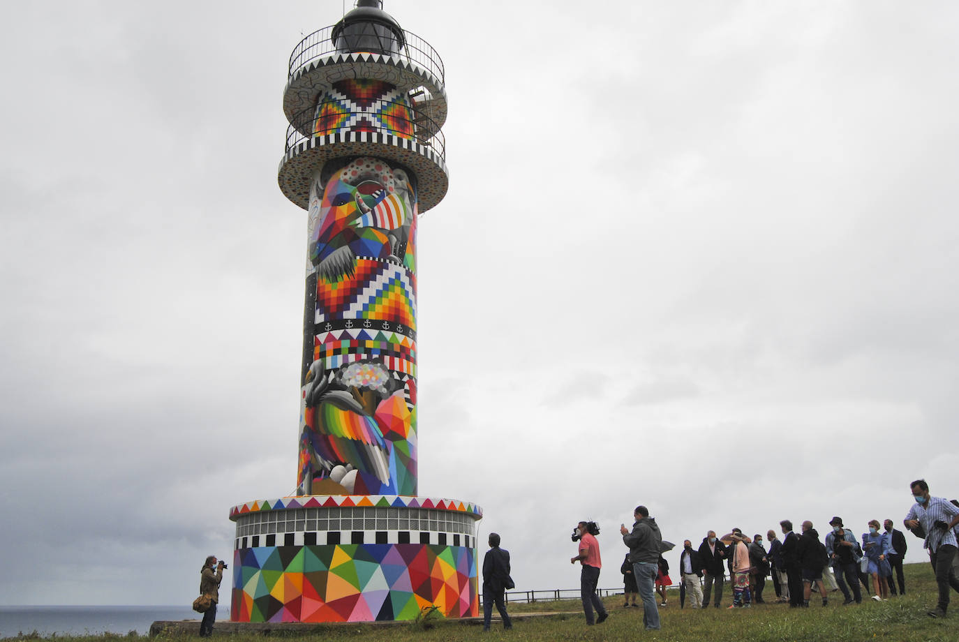 Fotos: Inauguración del faro de Ajo con la intervención de Okuda