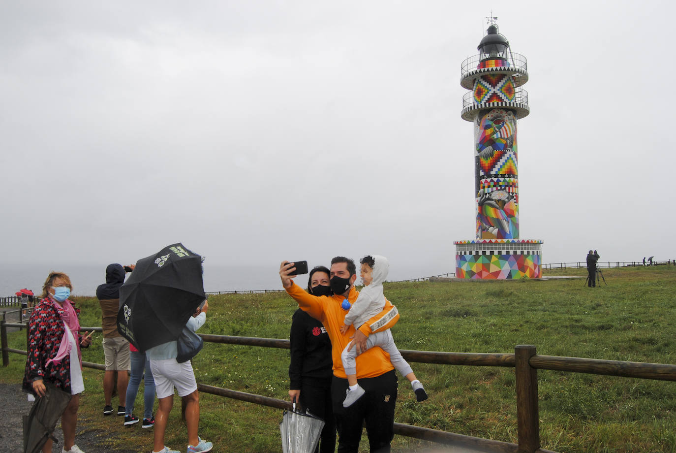 Fotos: Inauguración del faro de Ajo con la intervención de Okuda