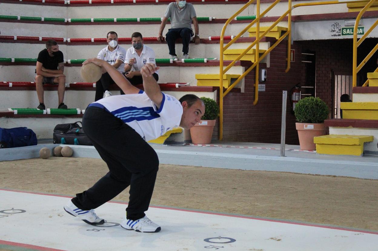 Héctor Salmón fue el mejor bolista en los octavos de final, con 152 bolos. 