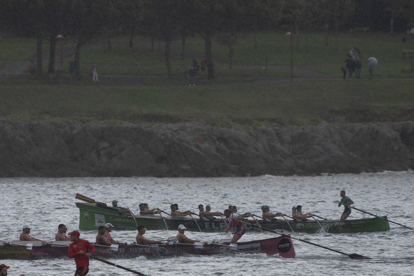 Pedreña y Castreña, líderes de las dos categorías de la ARC, se imponen en aguas de Castro Urdiales.