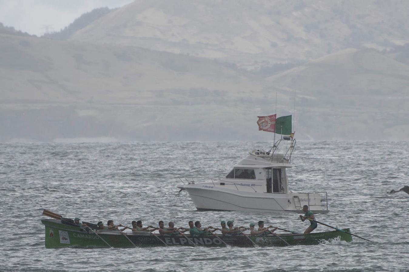 Pedreña y Castreña, líderes de las dos categorías de la ARC, se imponen en aguas de Castro Urdiales.