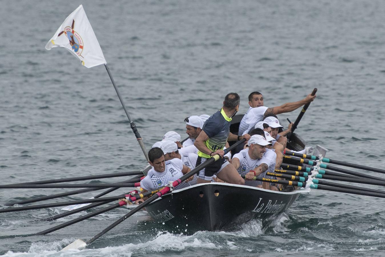 Pedreña y Castreña, líderes de las dos categorías de la ARC, se imponen en aguas de Castro Urdiales.