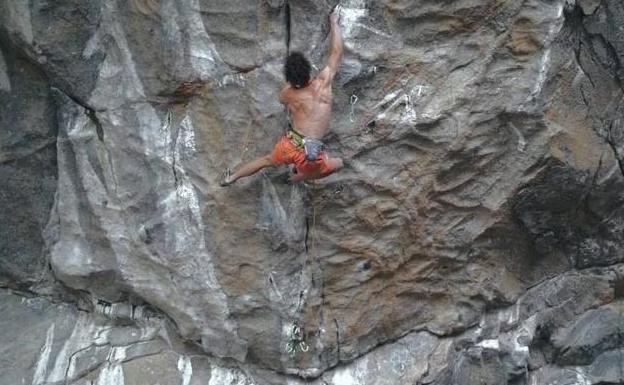 Fotograma del 9C de Adam Ondra. 