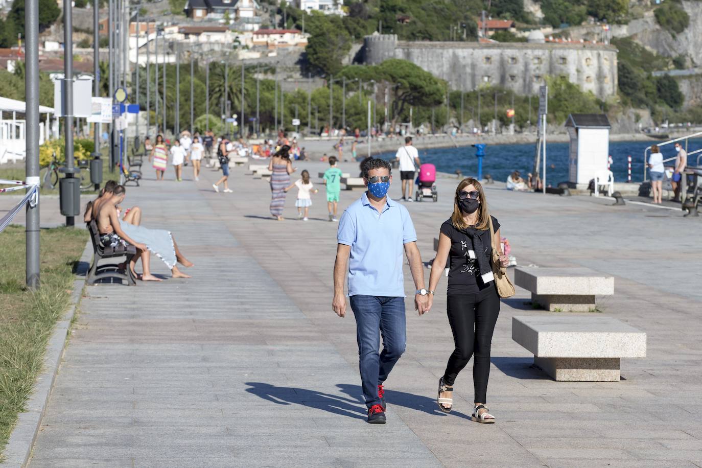 Fotos: Primera jornada de confinamiento en Santoña