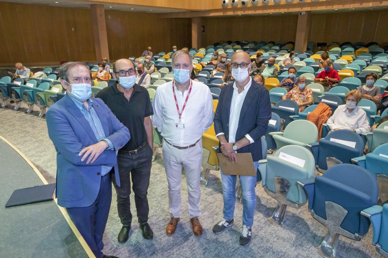 Dámaso López García, Luis Salcines, Andrés Hoyo y Juan Antonio González Fuentes, en el Paraninfo de la UIMP, al inicio del acto. 