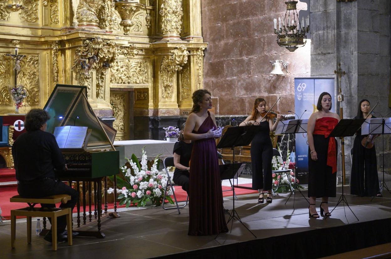 La formación Música Ficta clausuró los 'Marcos Históricos' en La Bien Aparecida y Santillana del Mar. 