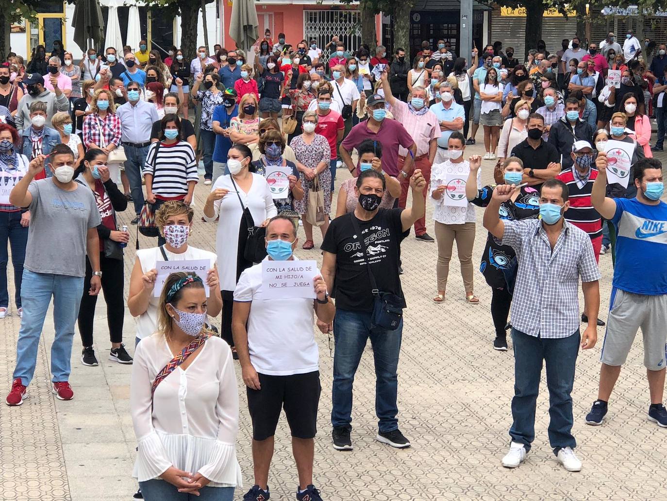 «Con la salud de nuestros hijos no se juega, queremos que se retrase el inicio del curso»