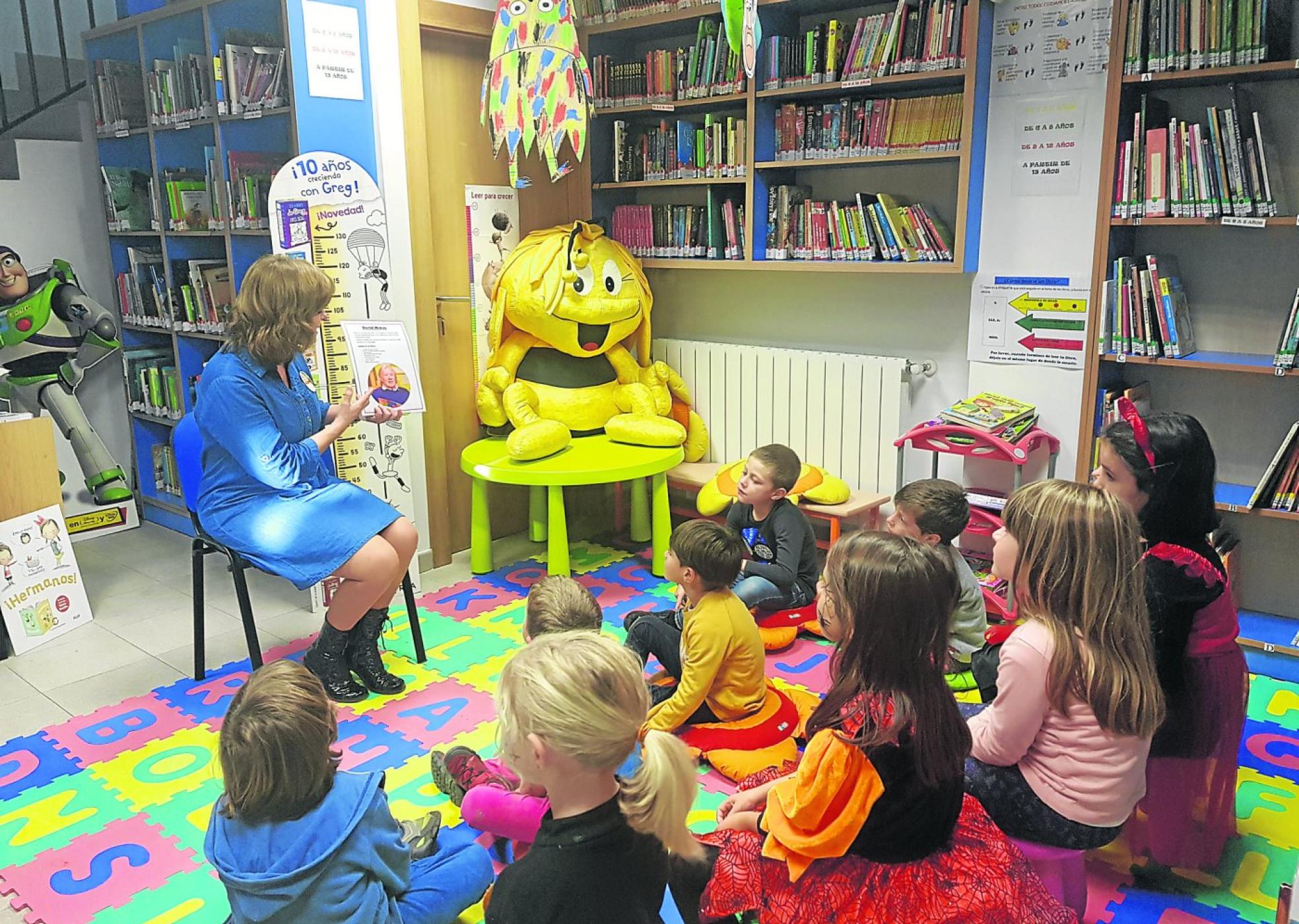 'El cuento del bizcocho' incluye la lectura de un cuento y un taller creati- vo cada mes en los ocho municipios. 