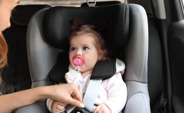 La mejor manera para elegir una silla de coche infantil y cómo usarla