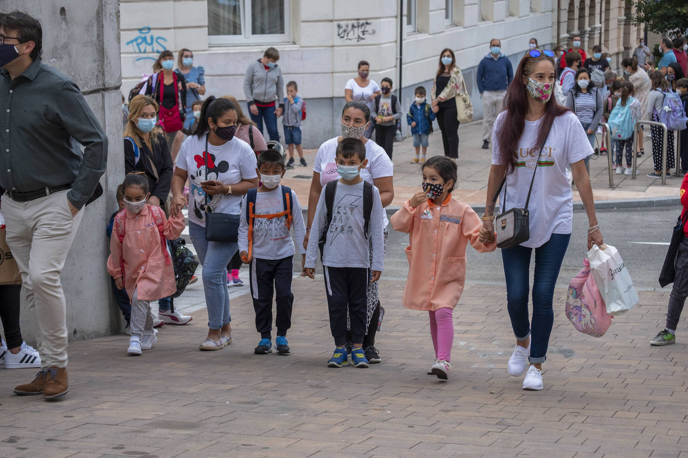 Imágenes de la 'vuelta al cole' en el CEIP Magallanes, en Santander,