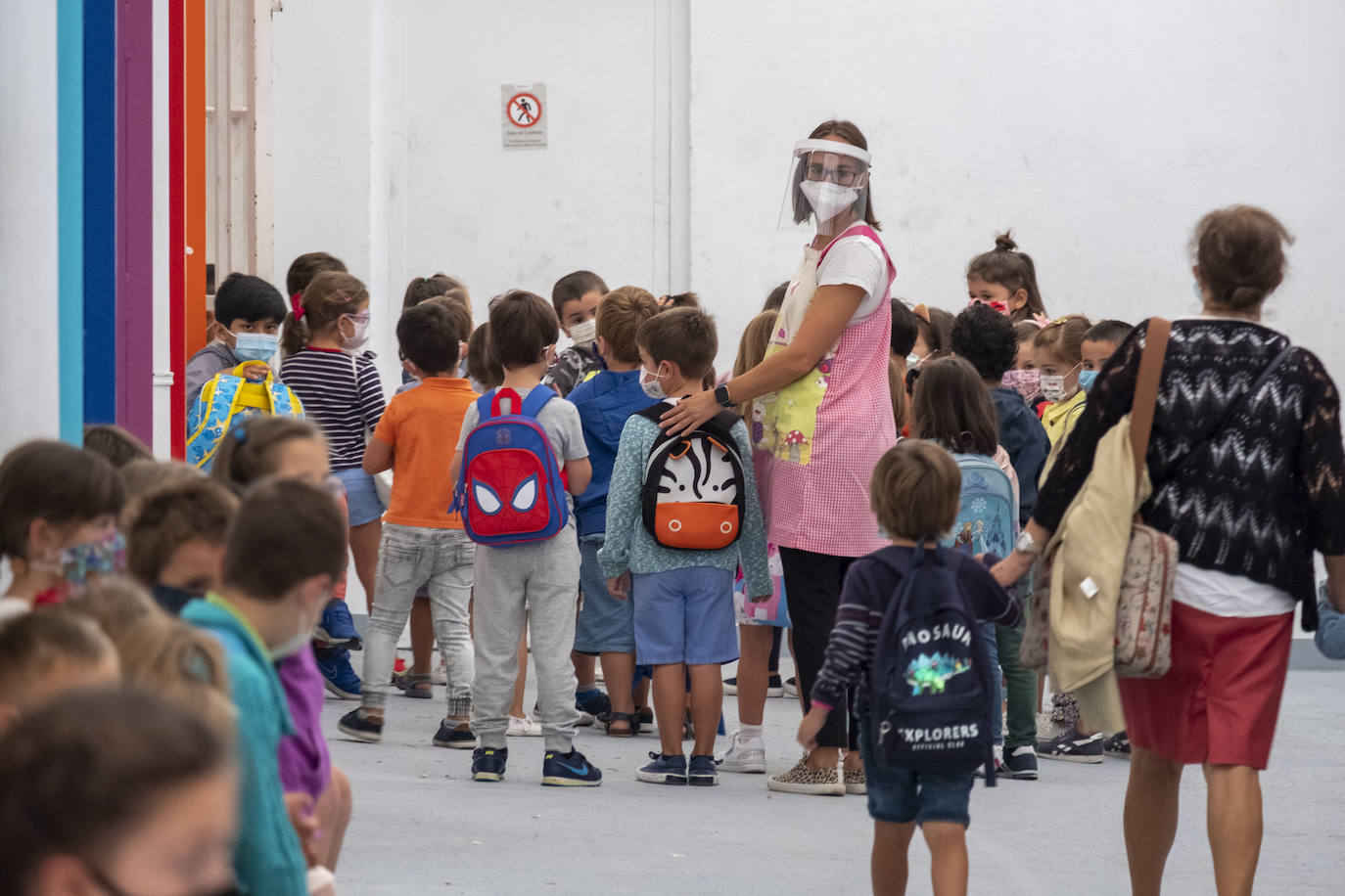 Imágenes de la 'vuelta al cole' en el CEIP Magallanes, en Santander,