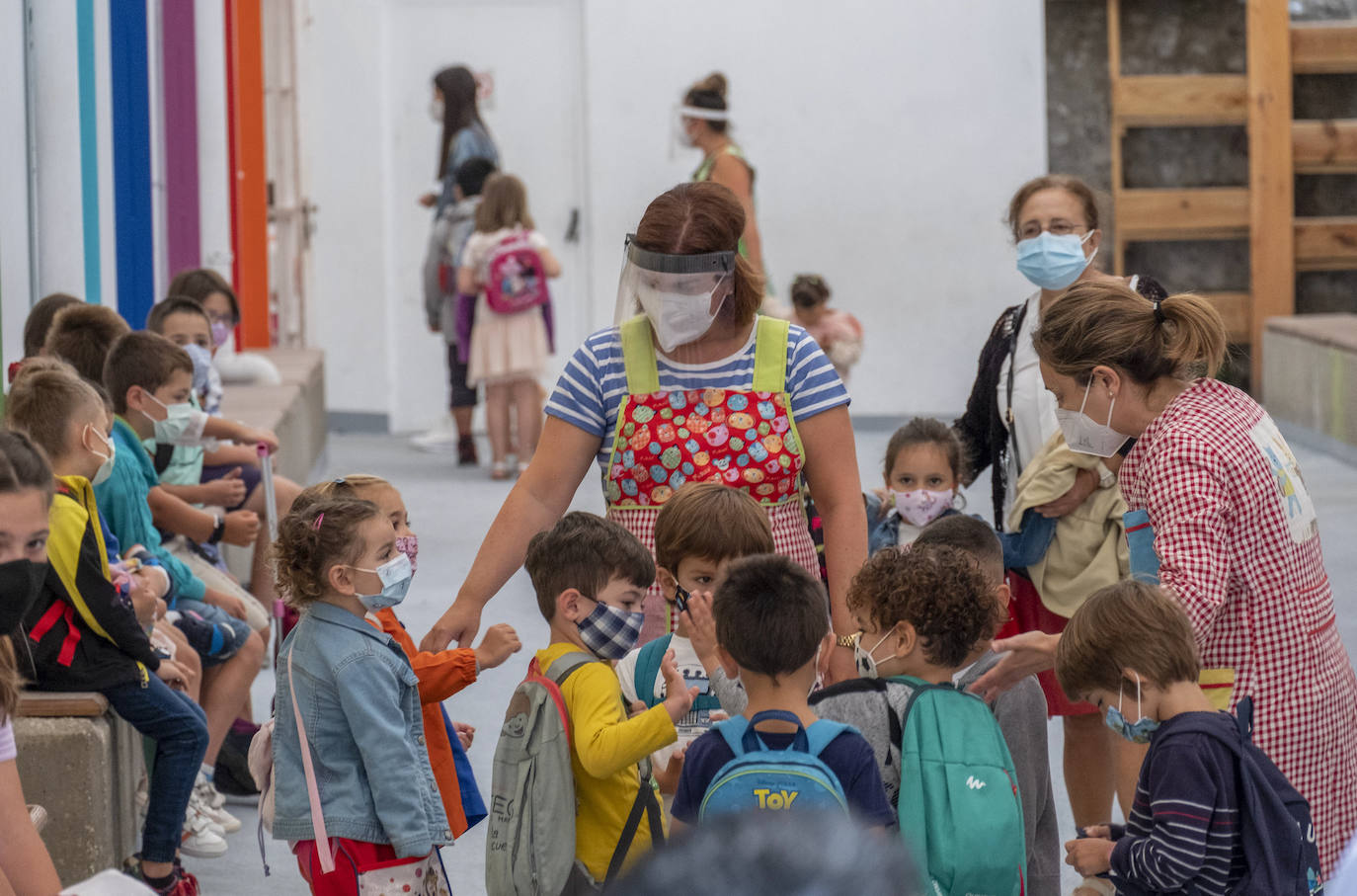 Imágenes de la 'vuelta al cole' en el CEIP Magallanes, en Santander,