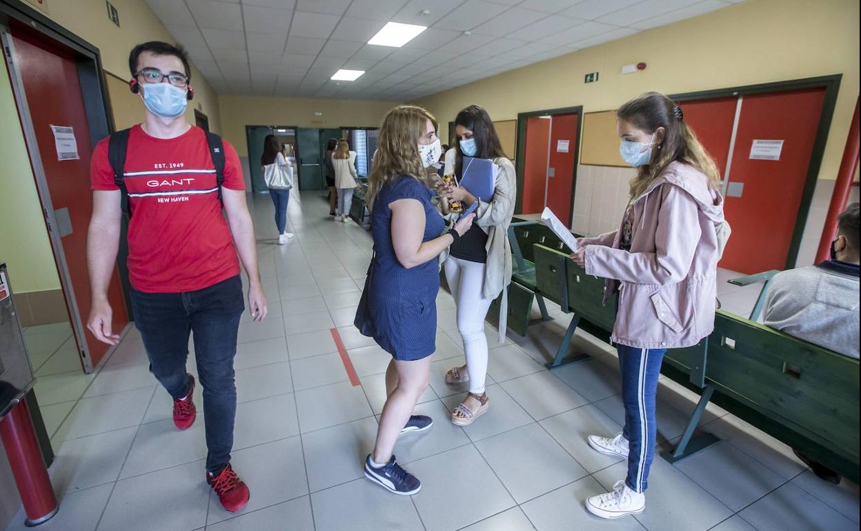 Pazos ensalza que la UC ha realizado una inversión «muy elevada» para garantizar la enseñanza a distancia